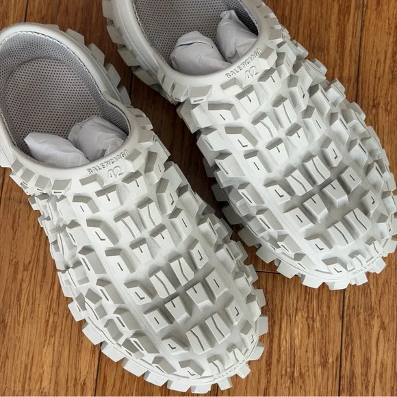 Balenciaga Defender Bouncer Rubber Clog, Monocolor Beige, IT42 / US9 - Picture 5 of 9